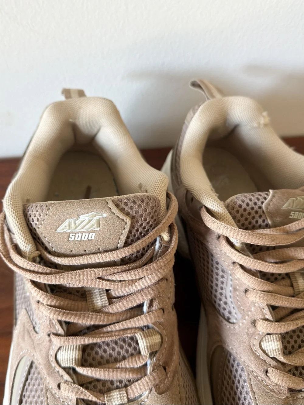 Avia 5000 Men’s 8.5 Running Shoes Tan Beige Suede Leather Mesh Retro Sneakers